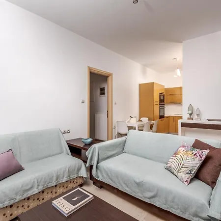Simon And Apartament *